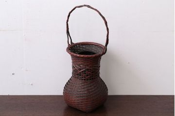 アンティーク雑貨　古民具・骨董　旭洋銘・竹製手付花籠(花入)