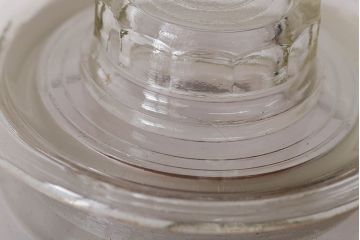 アンティーク雑貨　昭和レトロ　古いアンティークガラス瓶(ビン)2個セット