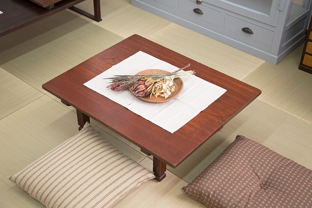 アンティーク家具　和製アンティーク　古い木製のシンプルな座卓(1)