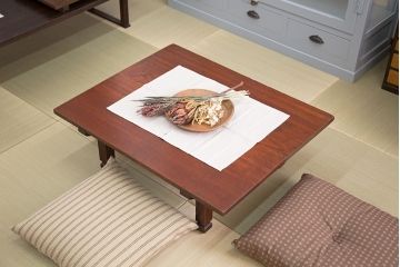 アンティーク家具　和製アンティーク　古い木製のシンプルな座卓(1)