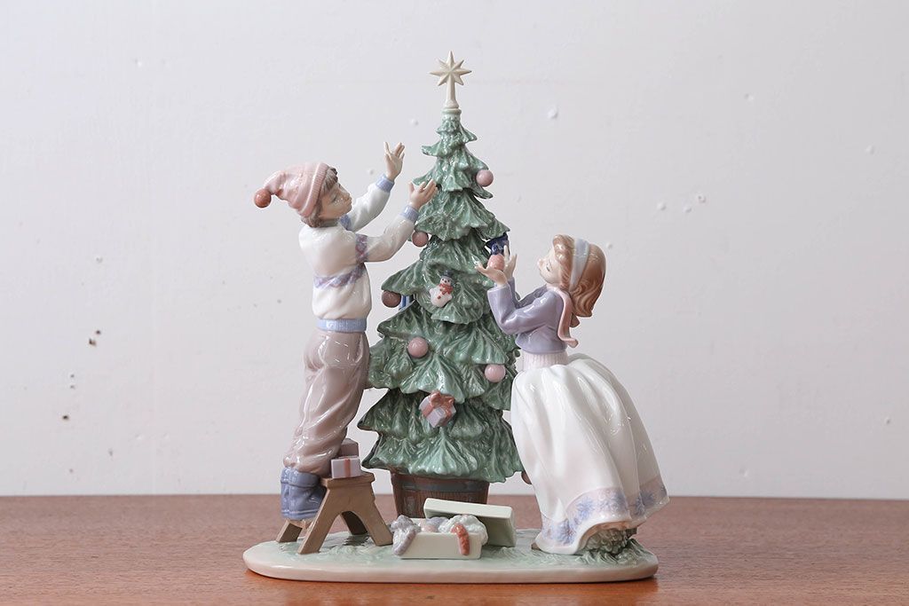 アンティーク雑貨 美品・リヤドロ(LLADRO)クリスマスツリーを飾ろう・箱付き(定価約15万円)