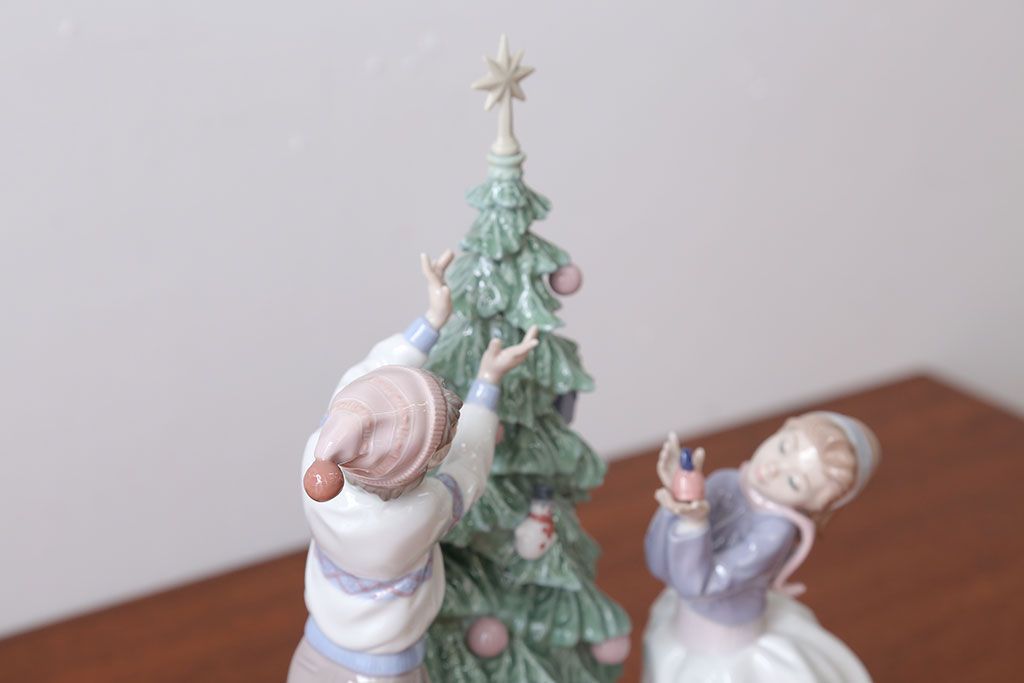 アンティーク雑貨 美品・リヤドロ(LLADRO)クリスマスツリーを飾ろう・箱付き(定価約15万円)