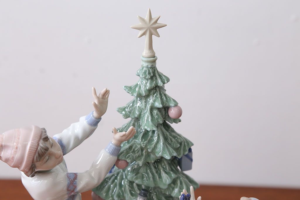 アンティーク雑貨 美品・リヤドロ(LLADRO)クリスマスツリーを飾ろう・箱付き(定価約15万円)