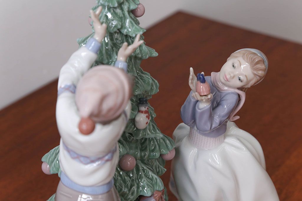 アンティーク雑貨 美品・リヤドロ(LLADRO)クリスマスツリーを飾ろう・箱付き(定価約15万円)