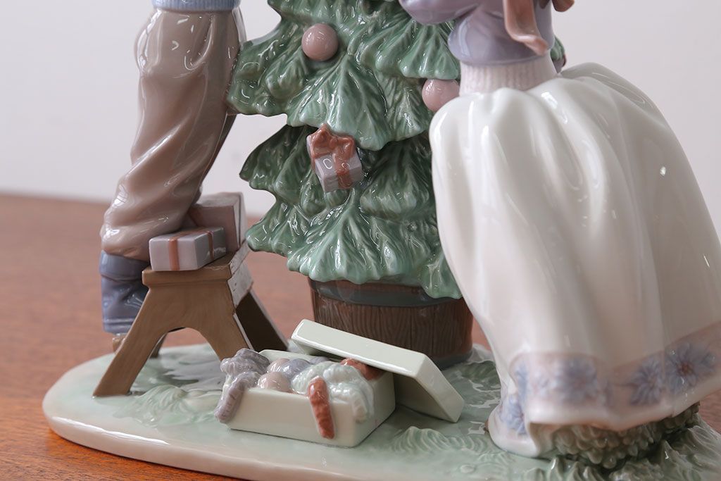 アンティーク雑貨 美品・リヤドロ(LLADRO)クリスマスツリーを飾ろう・箱付き(定価約15万円)