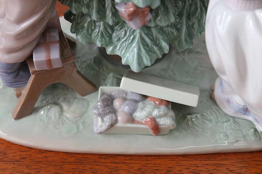 アンティーク雑貨 美品・リヤドロ(LLADRO)クリスマスツリーを飾ろう・箱付き(定価約15万円)
