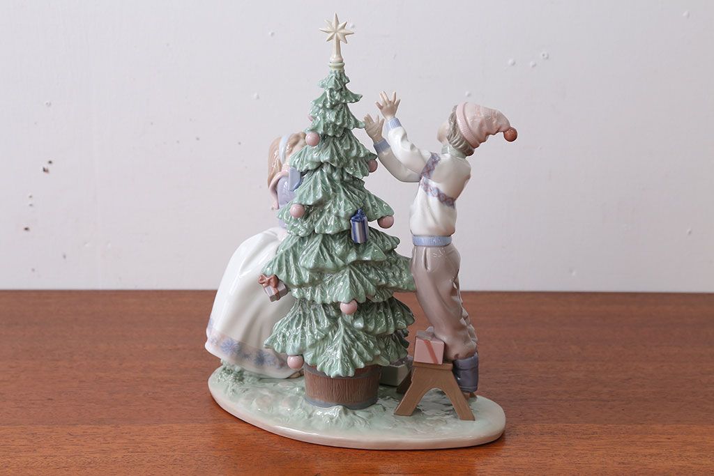 アンティーク雑貨 美品・リヤドロ(LLADRO)クリスマスツリーを飾ろう・箱付き(定価約15万円)
