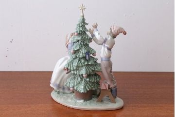 アンティーク雑貨 美品・リヤドロ(LLADRO)クリスマスツリーを飾ろう・箱付き(定価約15万円)