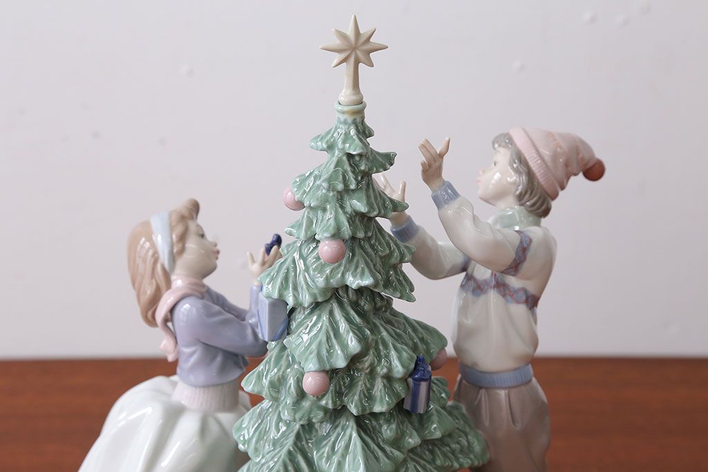 アンティーク雑貨 美品・リヤドロ(LLADRO)クリスマスツリーを飾ろう・箱付き(定価約15万円)