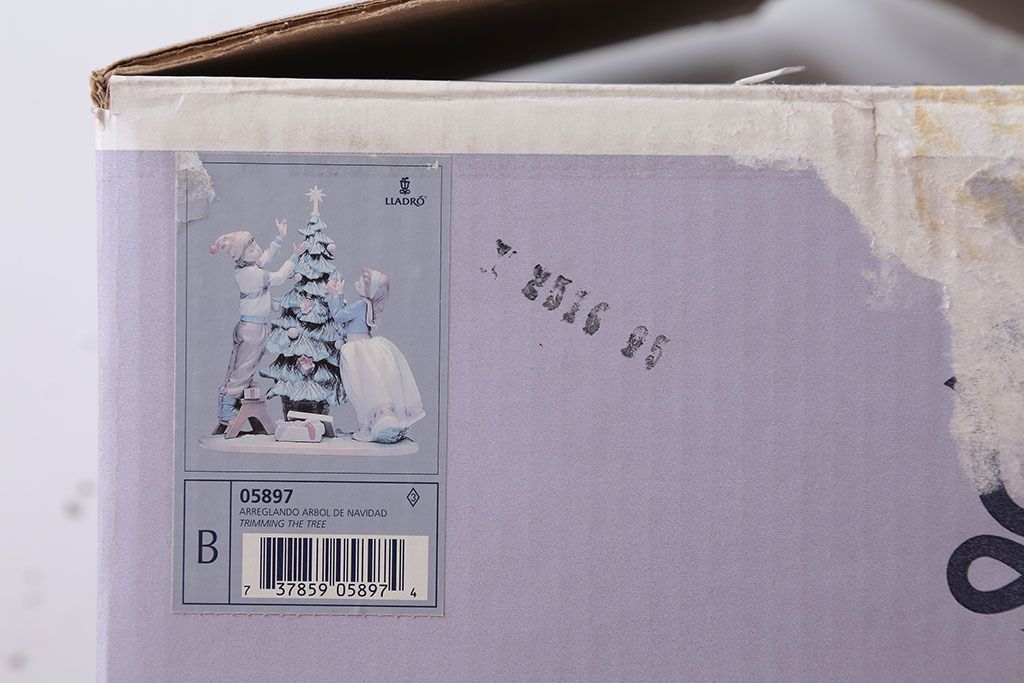 アンティーク雑貨 美品・リヤドロ(LLADRO)クリスマスツリーを飾ろう・箱付き(定価約15万円)