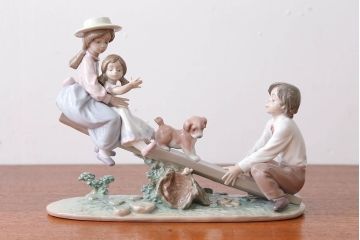 アンティーク雑貨　美品・リヤドロ(LLADRO)シーソーと子供たち(絶版)箱付き(定価約13万円)