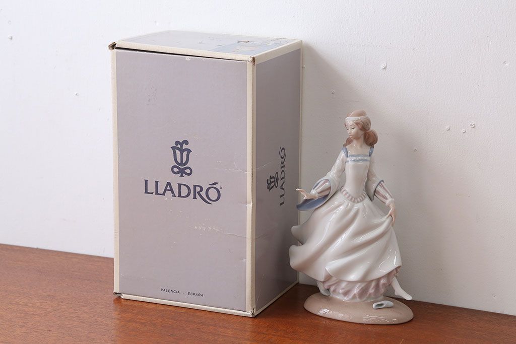 アンティーク雑貨　美品・リヤドロ(LLADRO)シンデレラ・箱付き