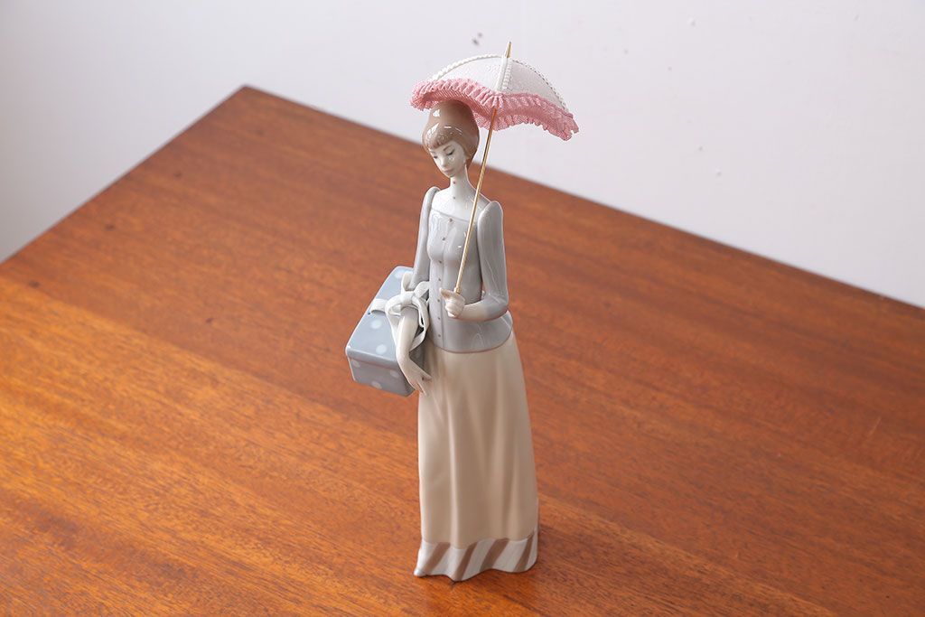アンティーク雑貨　美品・リヤドロ(LLADRO)婦人服デザイナー・箱付き