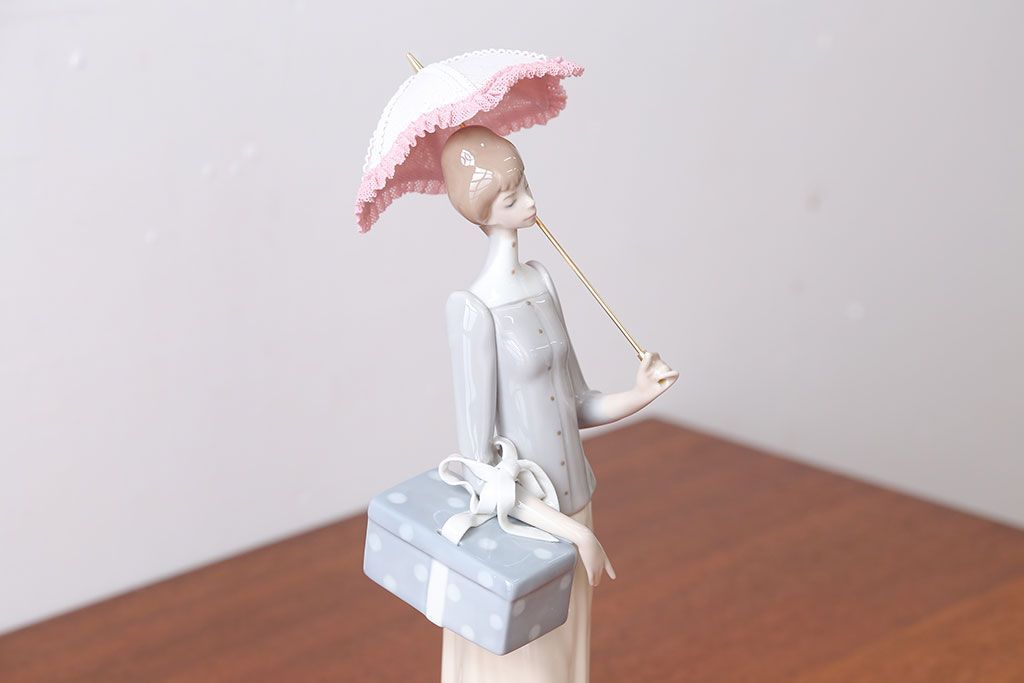 アンティーク雑貨　美品・リヤドロ(LLADRO)婦人服デザイナー・箱付き