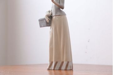 アンティーク雑貨　美品・リヤドロ(LLADRO)婦人服デザイナー・箱付き
