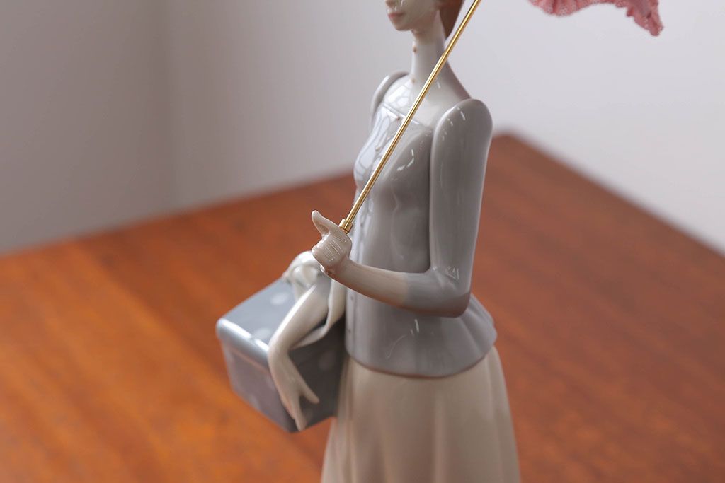 アンティーク雑貨　美品・リヤドロ(LLADRO)婦人服デザイナー・箱付き