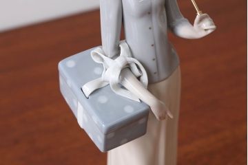 アンティーク雑貨　美品・リヤドロ(LLADRO)婦人服デザイナー・箱付き