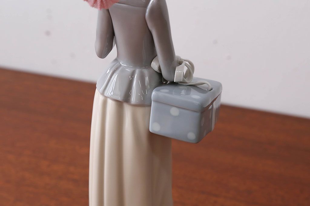 アンティーク雑貨　美品・リヤドロ(LLADRO)婦人服デザイナー・箱付き