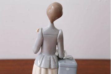 アンティーク雑貨　美品・リヤドロ(LLADRO)婦人服デザイナー・箱付き