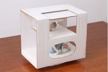 アンティーク雑貨　美品・リヤドロ(LLADRO)・花を摘む少女・箱付き