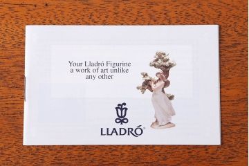 アンティーク雑貨　美品・リヤドロ(LLADRO)・花を摘む少女・箱付き