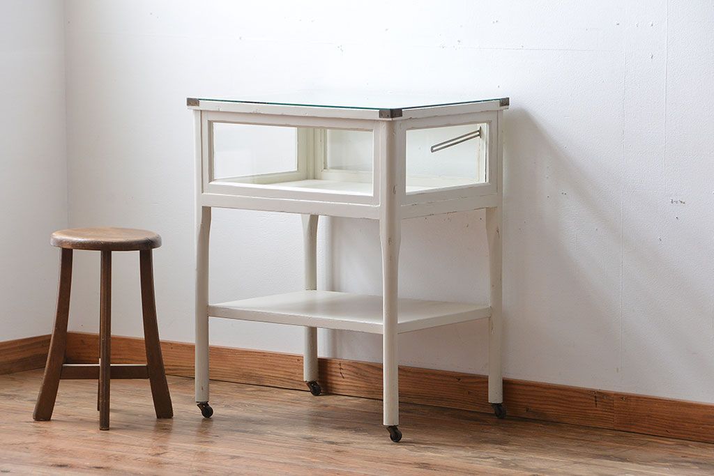 レトロ家具　昭和レトロ　キャスター付き!古いペイントガラスケース