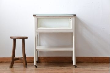 レトロ家具　昭和レトロ　キャスター付き!古いペイントガラスケース