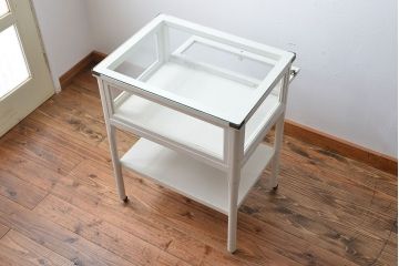 レトロ家具　昭和レトロ　キャスター付き!古いペイントガラスケース