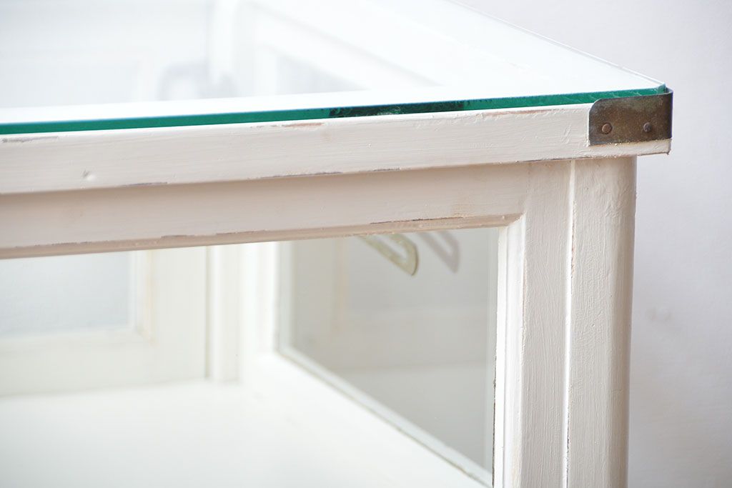 レトロ家具　昭和レトロ　キャスター付き!古いペイントガラスケース