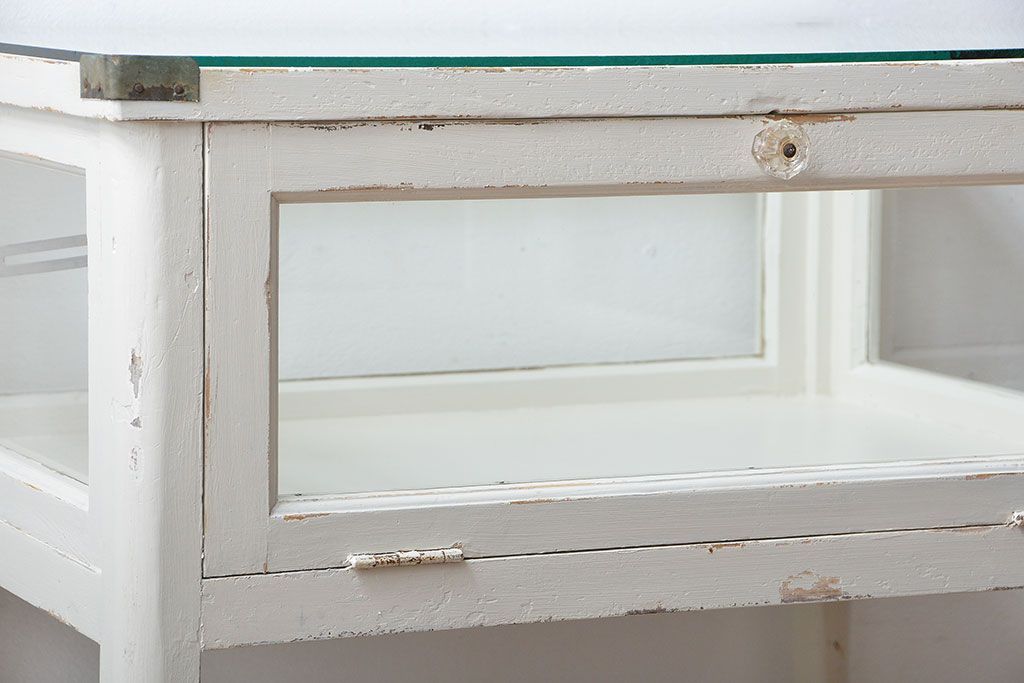 レトロ家具　昭和レトロ　キャスター付き!古いペイントガラスケース