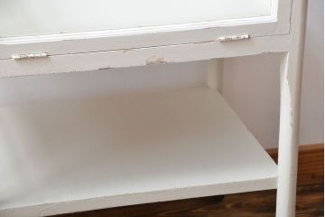 レトロ家具　昭和レトロ　キャスター付き!古いペイントガラスケース