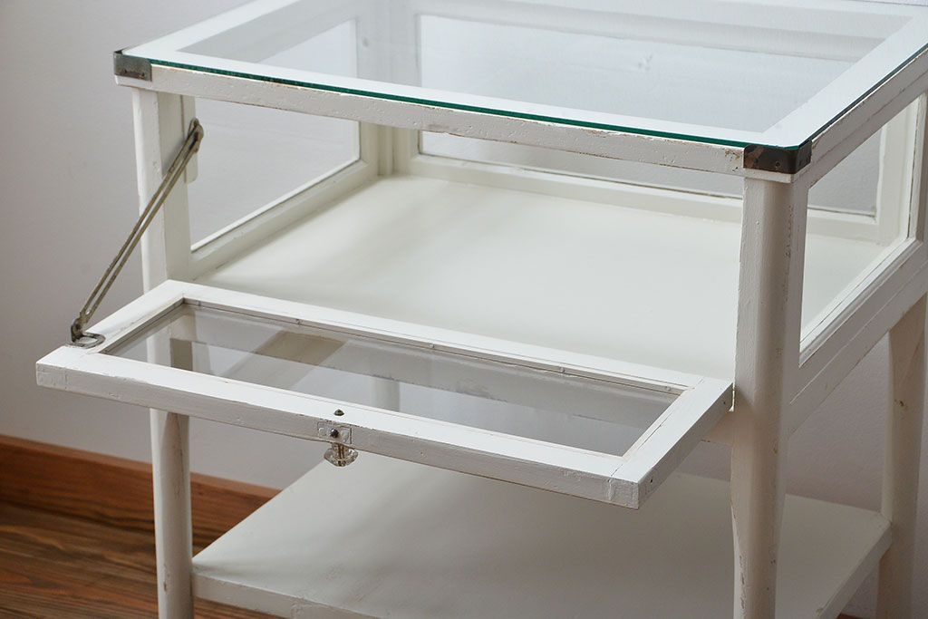 レトロ家具　昭和レトロ　キャスター付き!古いペイントガラスケース