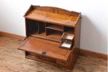 アンティーク家具　和製アンティーク　古い栓材の小ぶりなライティングビューロー