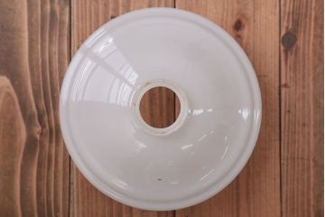 アンティーク　白いガラスのレトロな吊り下げ照明