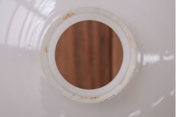 アンティーク　白いガラスのレトロな吊り下げ照明