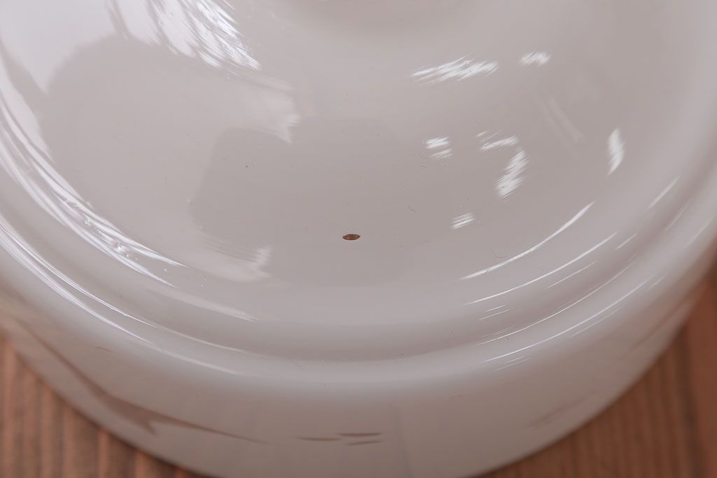 アンティーク　白いガラスのレトロな吊り下げ照明