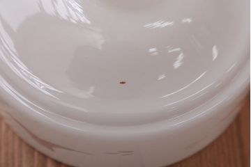 アンティーク　白いガラスのレトロな吊り下げ照明