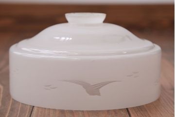 アンティーク　白いガラスのレトロな吊り下げ照明