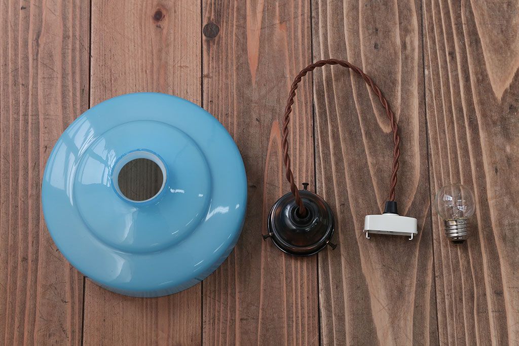 昭和レトロ　淡く爽やかな色合いがおしゃれな被せガラスシェード天井照明