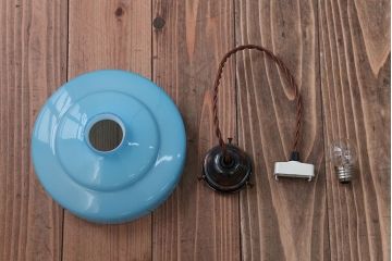 昭和レトロ　淡く爽やかな色合いがおしゃれな被せガラスシェード天井照明