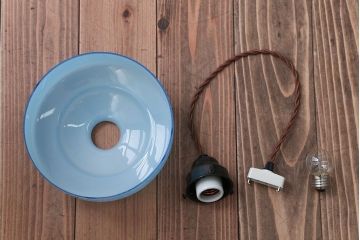 昭和レトロ　淡く爽やかな色合いがおしゃれな被せガラスシェード天井照明