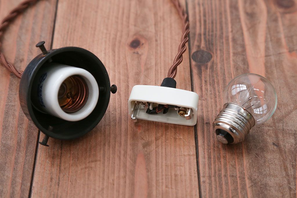 昭和レトロ　淡く爽やかな色合いがおしゃれな被せガラスシェード天井照明