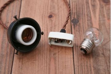 昭和レトロ　淡く爽やかな色合いがおしゃれな被せガラスシェード天井照明