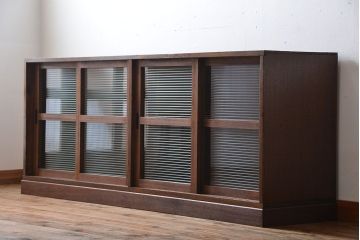 レトロ家具　昭和レトロ　モールガラス入り!4枚引き戸のアンティーク収納棚