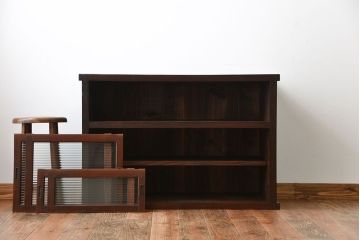 アンティーク家具　アンティーク　古い木製のモールガラス戸水屋箪笥サイドボード