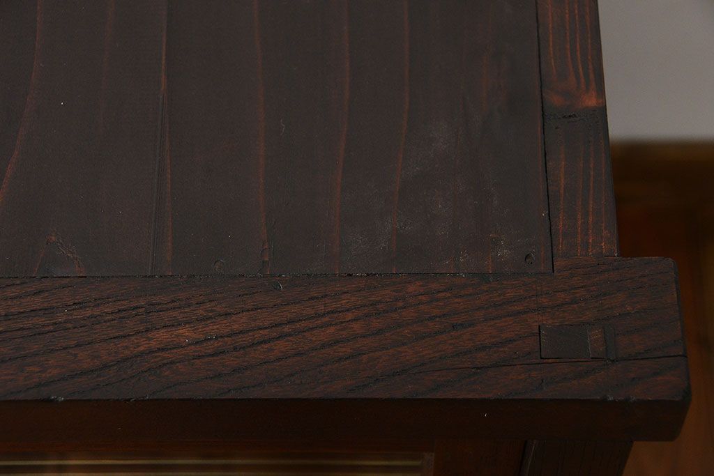 アンティーク家具　アンティーク　古い木製のモールガラス戸水屋箪笥サイドボード