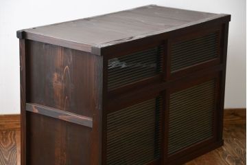 アンティーク家具　アンティーク　古い木製のモールガラス戸水屋箪笥サイドボード