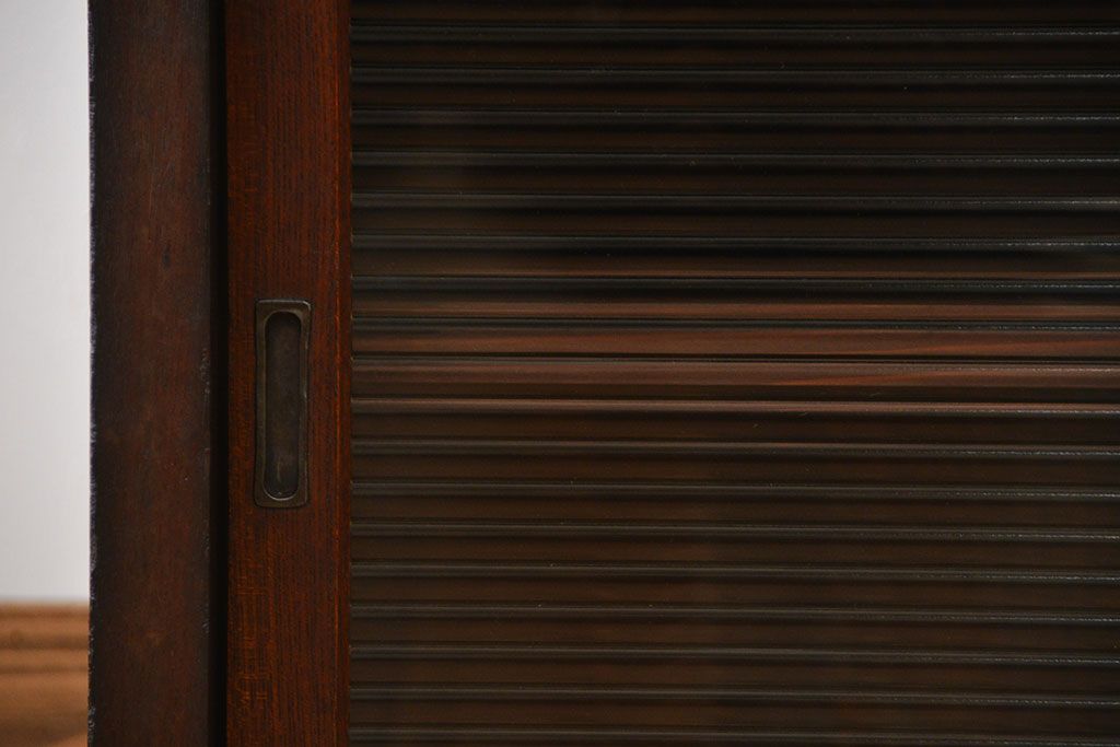 アンティーク家具　アンティーク　古い木製のモールガラス戸水屋箪笥サイドボード