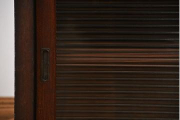 アンティーク家具　アンティーク　古い木製のモールガラス戸水屋箪笥サイドボード