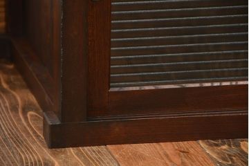 アンティーク家具　アンティーク　古い木製のモールガラス戸水屋箪笥サイドボード